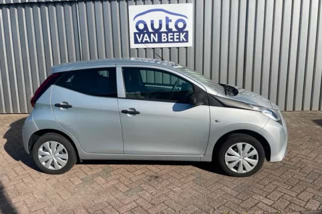 Toyota Aygo (2021) thumbnail 6