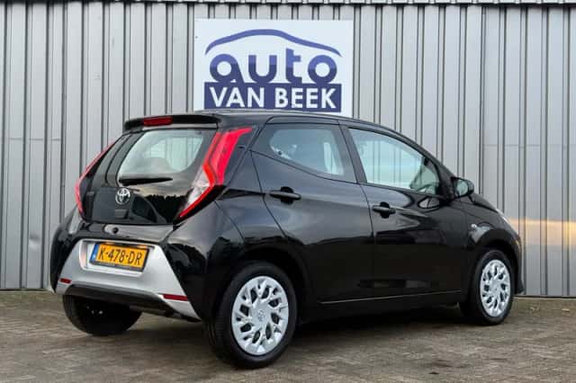 Toyota Aygo (2021) thumbnail 2