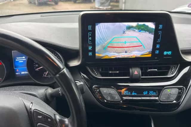 Toyota C-HR (2018) thumbnail 5