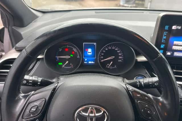 Toyota C-HR (2018) thumbnail 6