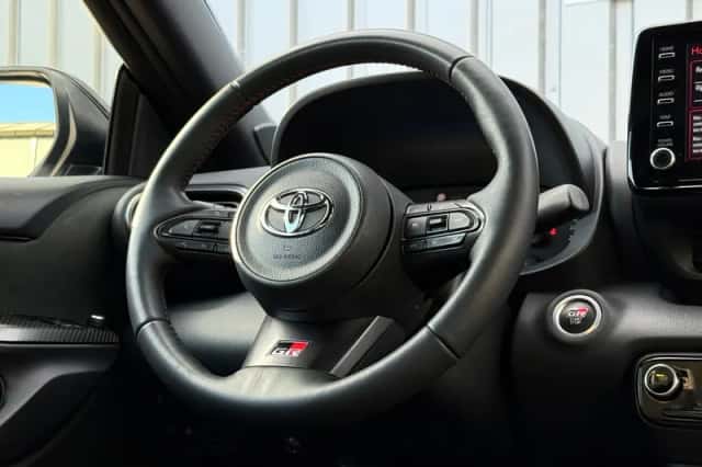 Toyota Yaris (2020) thumbnail 2