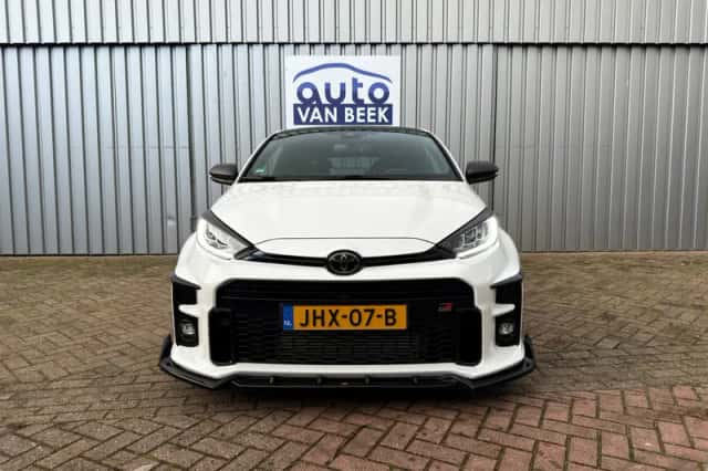 Toyota Yaris (2020) thumbnail 4