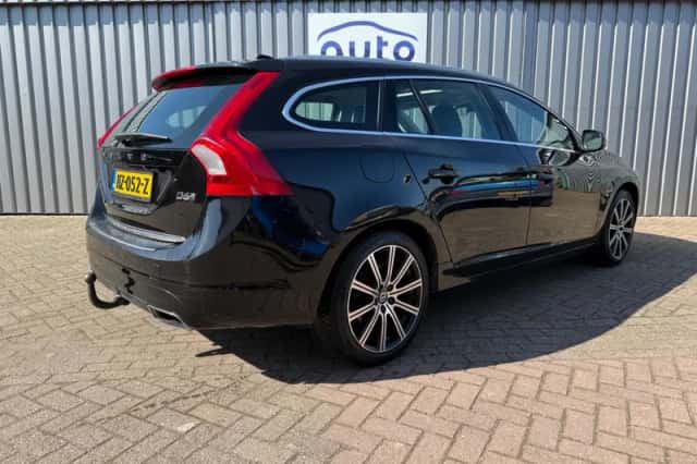 Volvo V60 (2015) thumbnail 2