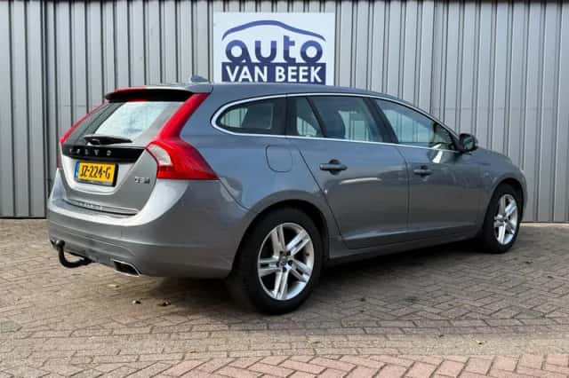 Volvo V60 (2016) thumbnail 2
