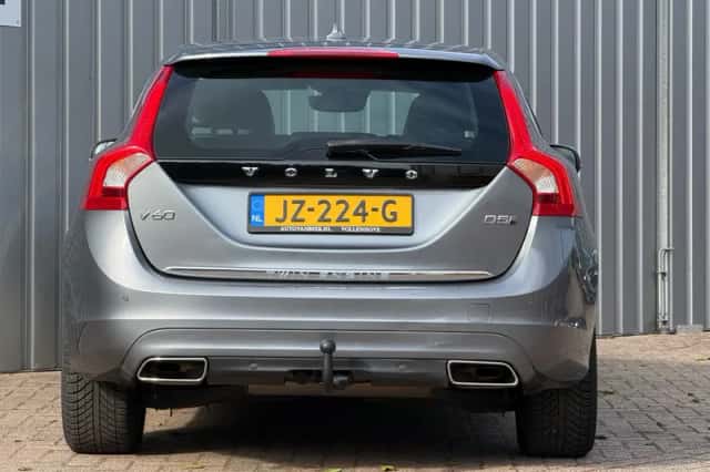 Volvo V60 (2016) thumbnail 4