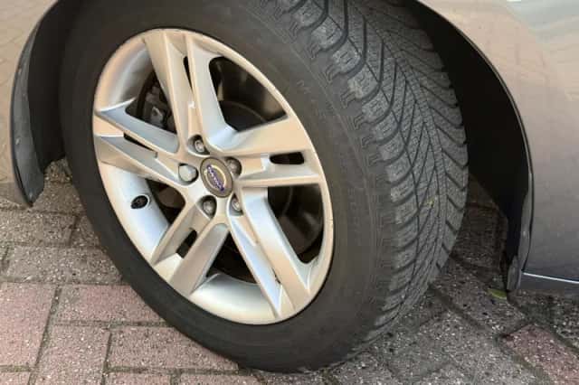 Volvo V60 (2016) thumbnail 5