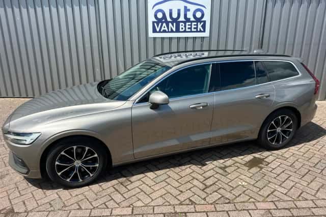 Volvo V60 (2021) thumbnail 1