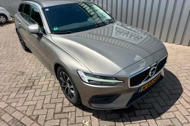 Volvo V60 (2021) thumbnail 3