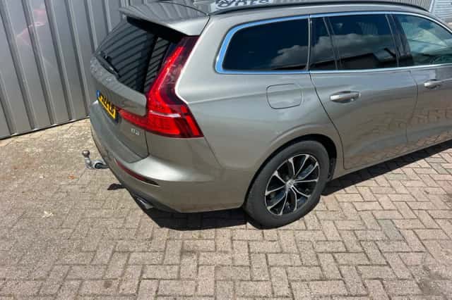 Volvo V60 (2021) thumbnail 4