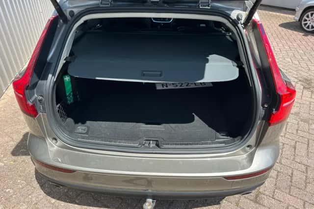 Volvo V60 (2021) thumbnail 5