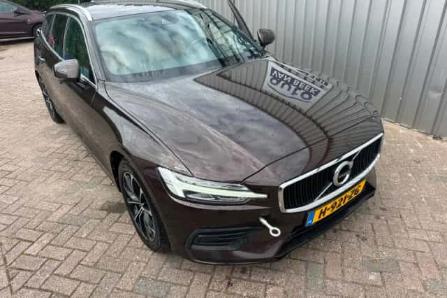 Volvo V60 (2020) thumbnail 2