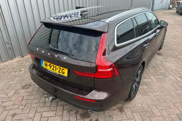 Volvo V60 (2020) thumbnail 3