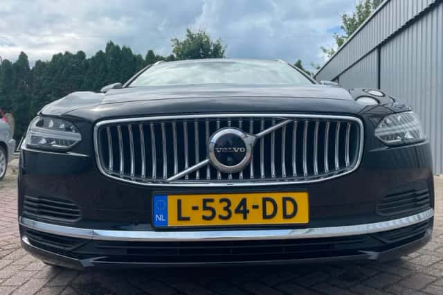 Volvo V90 (2021) thumbnail 3