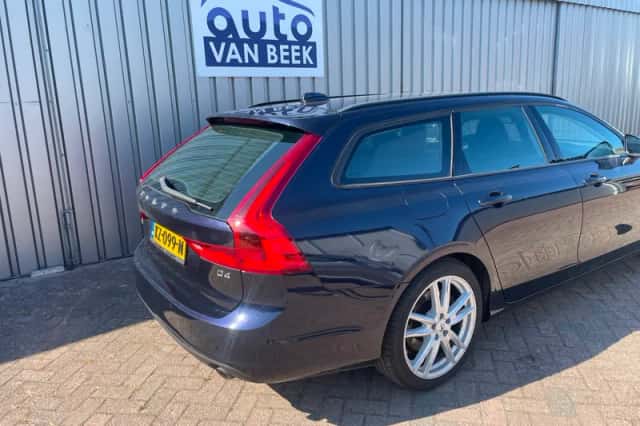 Volvo V90 (2017) thumbnail 3