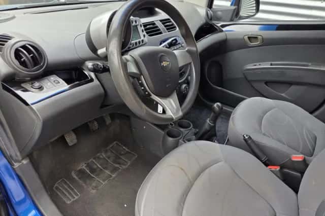 Chevrolet Spark (2011) thumbnail 2