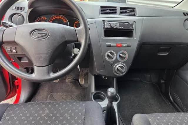 Daihatsu Cuore (2010) thumbnail 3