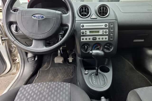 Ford Fiesta (2004) thumbnail 3