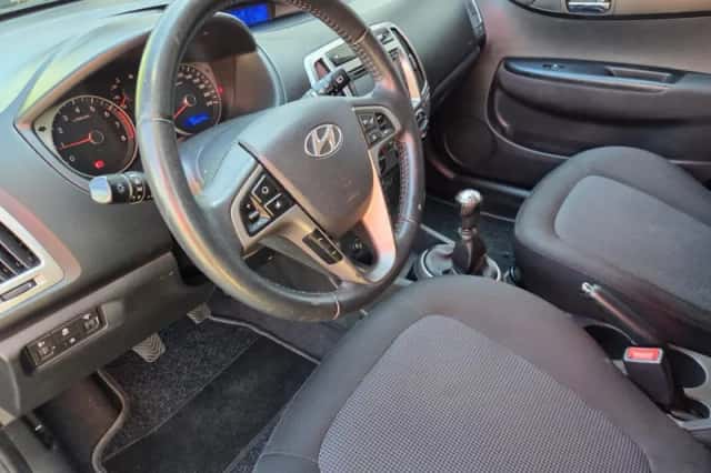 Hyundai i20 (2014) thumbnail 2