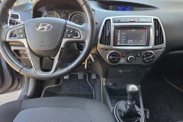 Hyundai i20 (2014) thumbnail 3