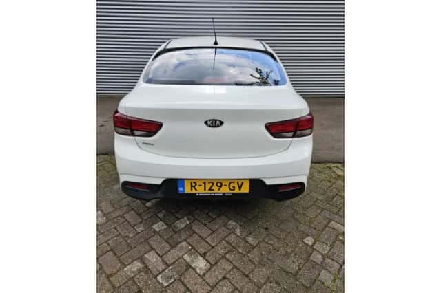 Kia Rio (2018) thumbnail 6