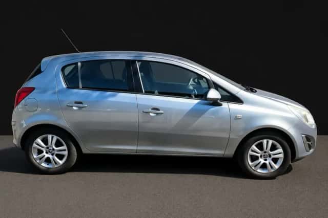 Opel Corsa (2013) thumbnail 1