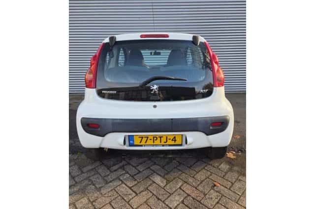Peugeot 107 (2011) thumbnail 6