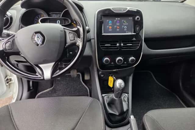 Renault Clio (2015) thumbnail 3