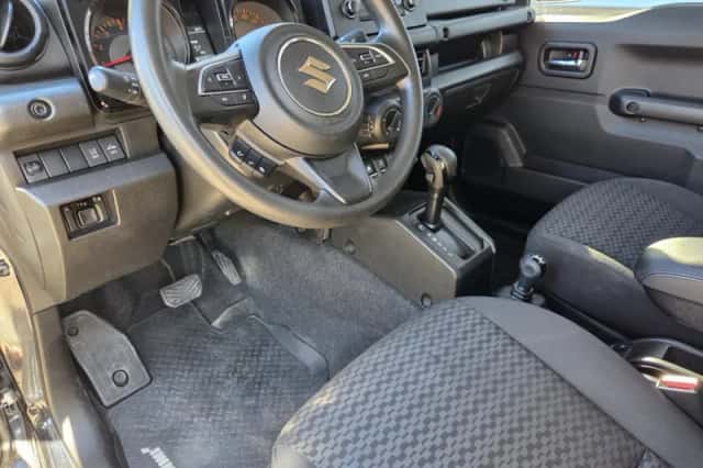 Suzuki Jimny (2019) thumbnail 5