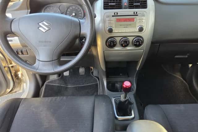 Suzuki Liana (2006) thumbnail 2