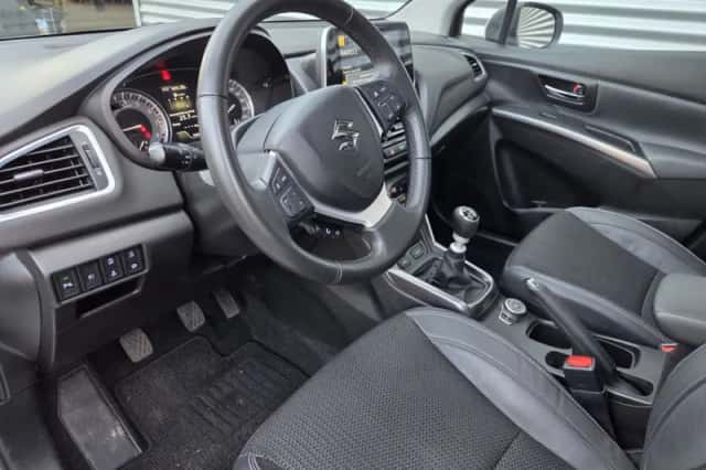Suzuki S-Cross (2022) thumbnail 2