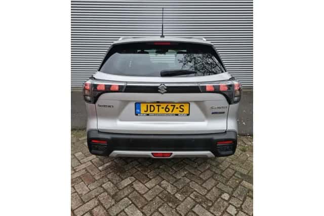 Suzuki S-Cross (2023) thumbnail 6