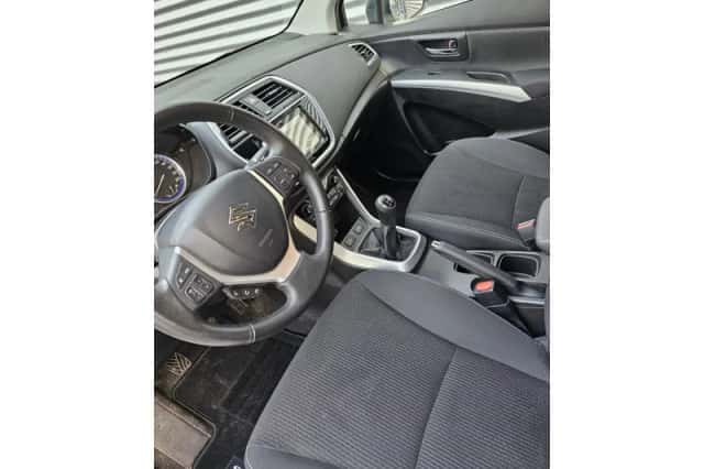 Suzuki S-Cross (2019) thumbnail 2