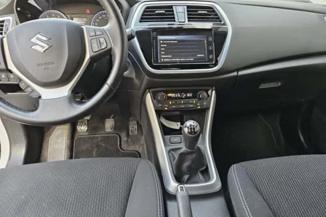 Suzuki S-Cross (2019) thumbnail 3