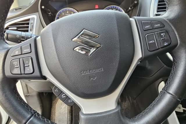 Suzuki S-Cross (2019) thumbnail 4