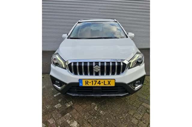 Suzuki S-Cross (2019) thumbnail 6