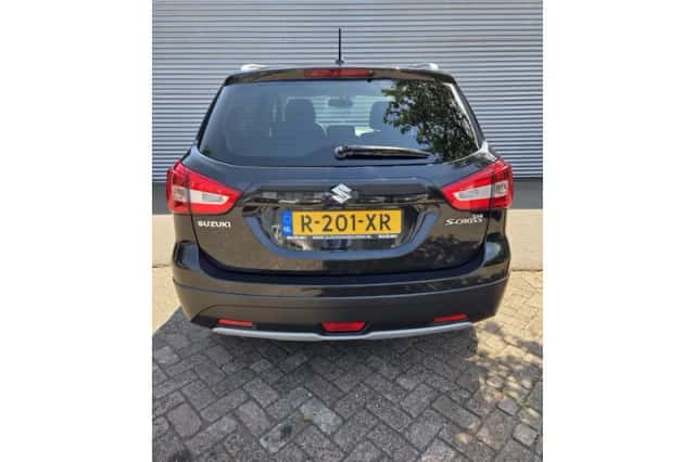 Suzuki S-Cross (2018) thumbnail 6