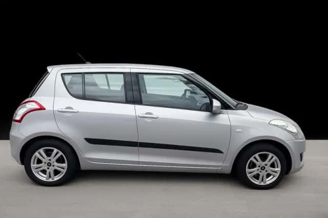 Suzuki Swift (2012) thumbnail 1