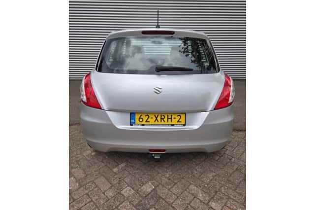 Suzuki Swift (2012) thumbnail 3