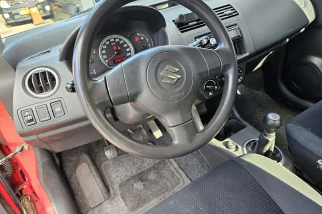 Suzuki Swift (2008) thumbnail 3