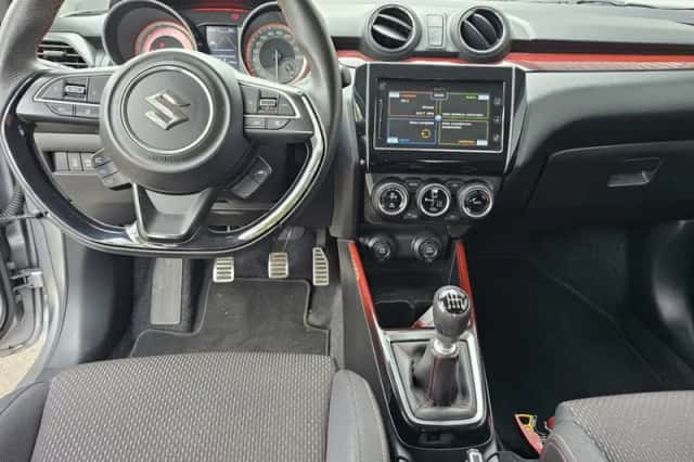 Suzuki Swift (2019) thumbnail 5