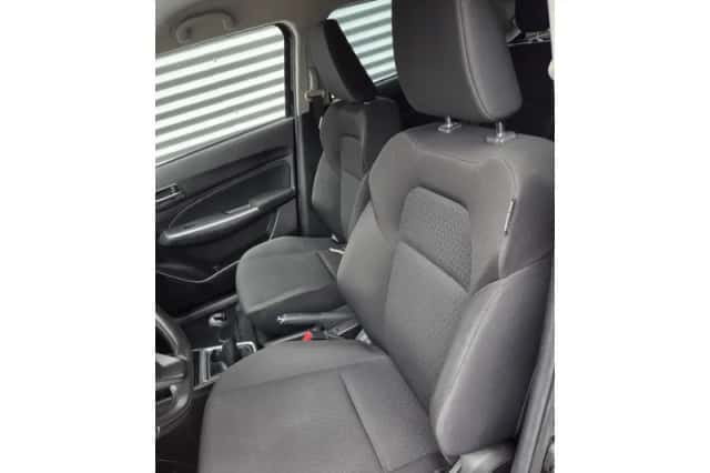 Suzuki Swift (2023) thumbnail 3