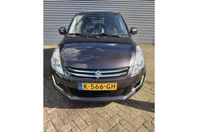 Suzuki Swift (2016) thumbnail 3