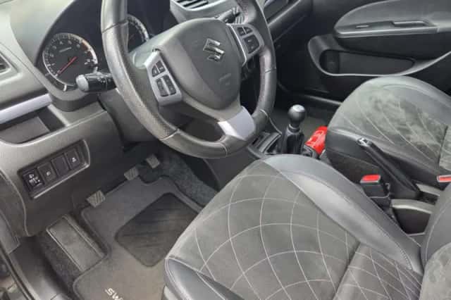 Suzuki Swift (2016) thumbnail 2