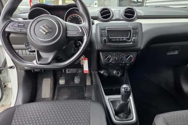 Suzuki Swift (2017) thumbnail 3