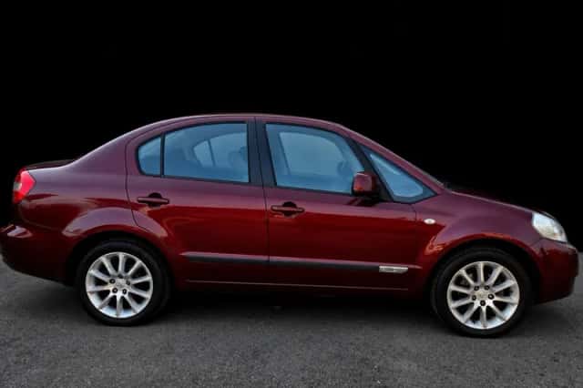 Suzuki SX4 (2010) thumbnail 1