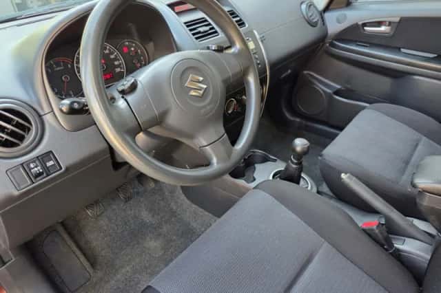 Suzuki SX4 (2010) thumbnail 3