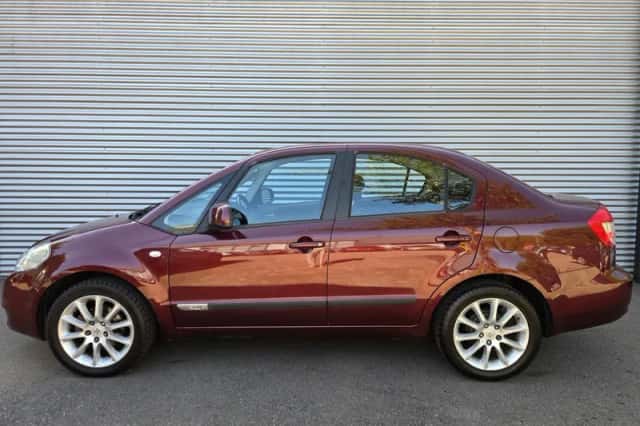 Suzuki SX4 (2010) thumbnail 4