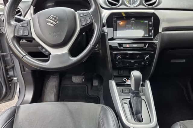 Suzuki Vitara (2015) thumbnail 2