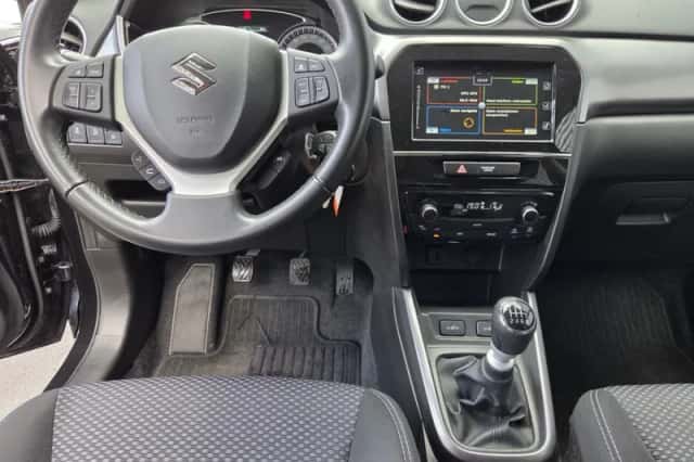 Suzuki Vitara (2023) thumbnail 3