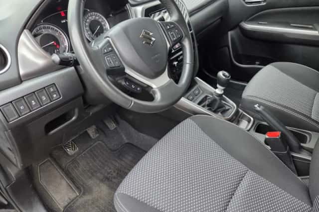 Suzuki Vitara (2021) thumbnail 2
